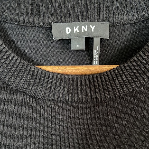 DKNY women’s pullover, tricolor sweater size small. - Picture 5 of 6